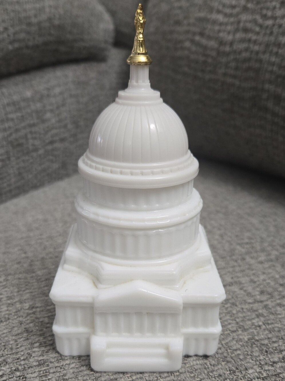 Avon Milk Glass 'The Capitol'  Full Spicy Aftershave Decanter Vintage